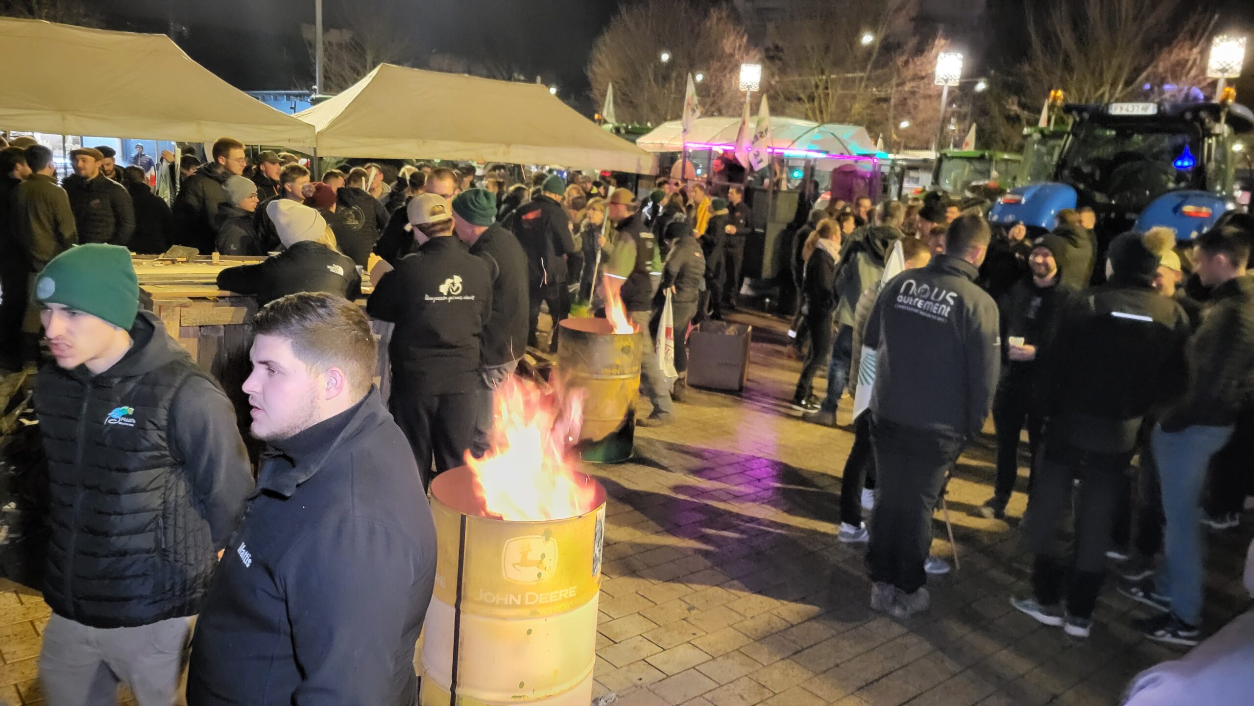 Dijon : les agriculteurs dénoncent « la mort de l’agriculture française » lors d’une action symbolique