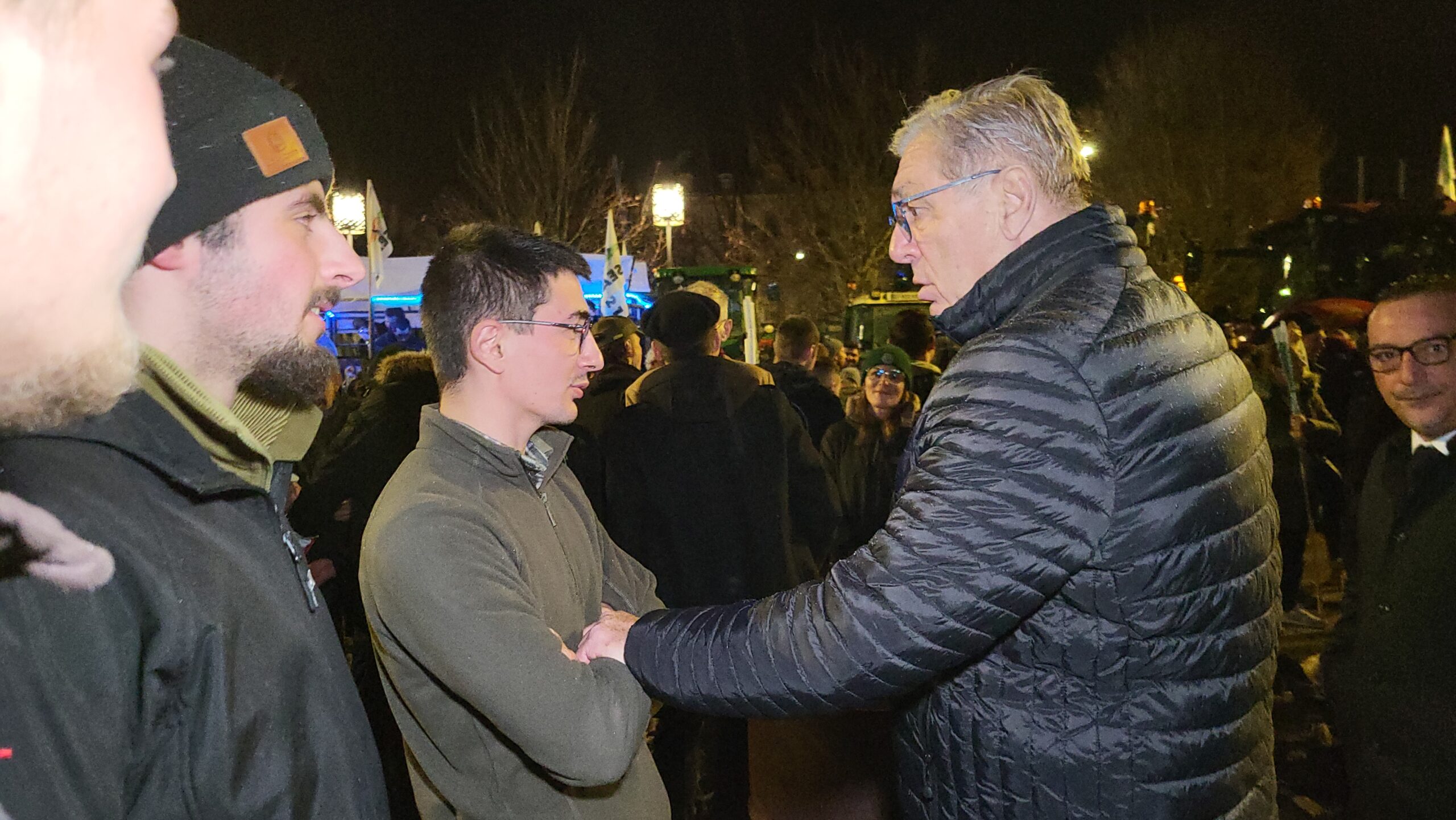 À Dijon, les agriculteurs mobilisés reçoivent le soutien de François Sauvadet