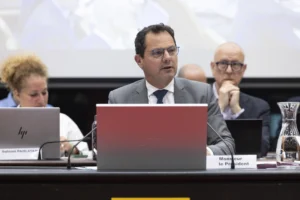 Bourgogne-Franche-Comté : sous pression, Jérôme Durain assume une ligne de résistance régionale