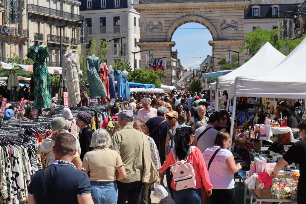 En images : une foule au rendez-vous pour la Braderie de Printemps à Dijon