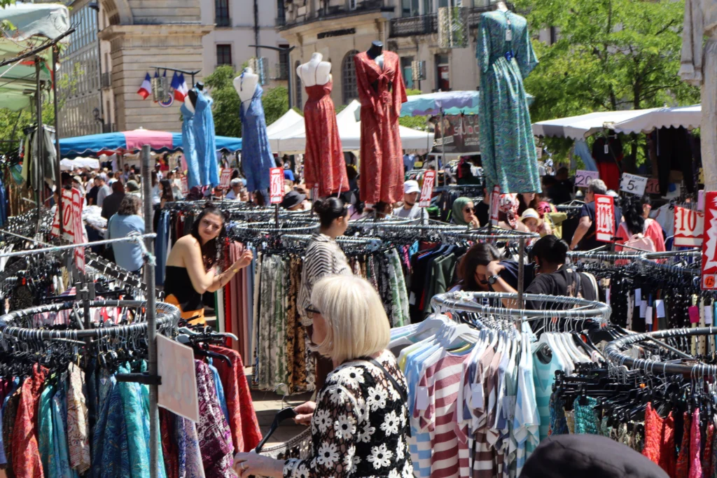 En images : une foule au rendez-vous pour la Braderie de Printemps à Dijon