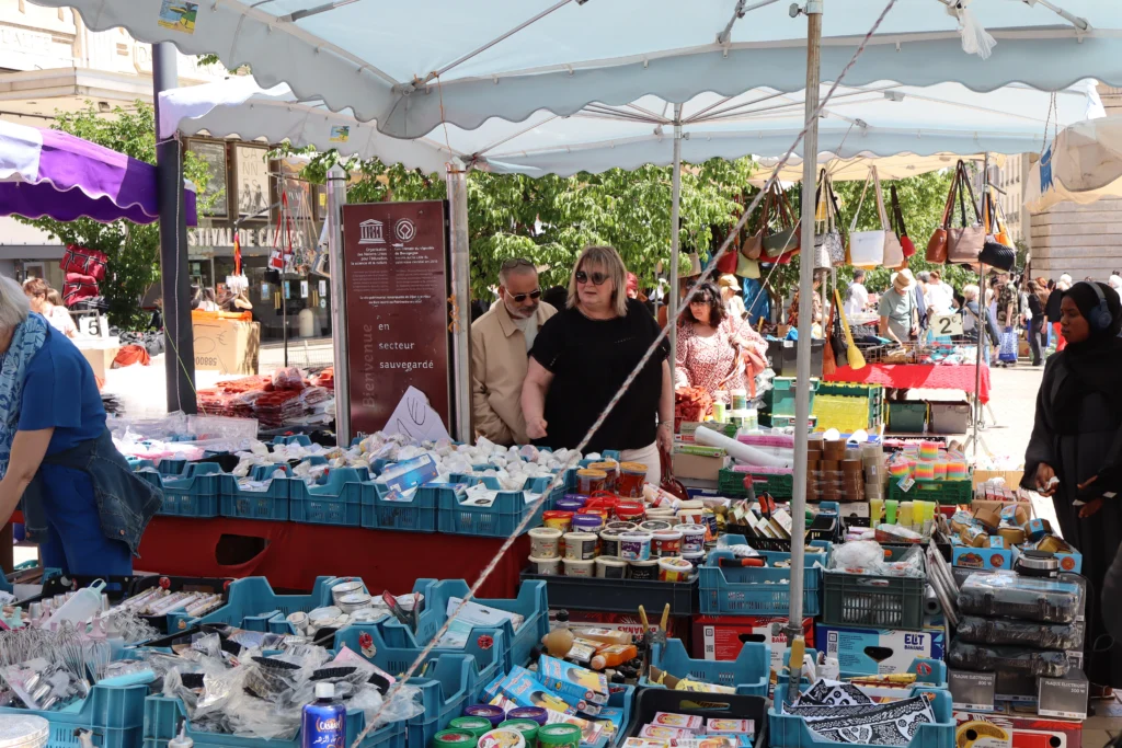 En images : une foule au rendez-vous pour la Braderie de Printemps à Dijon