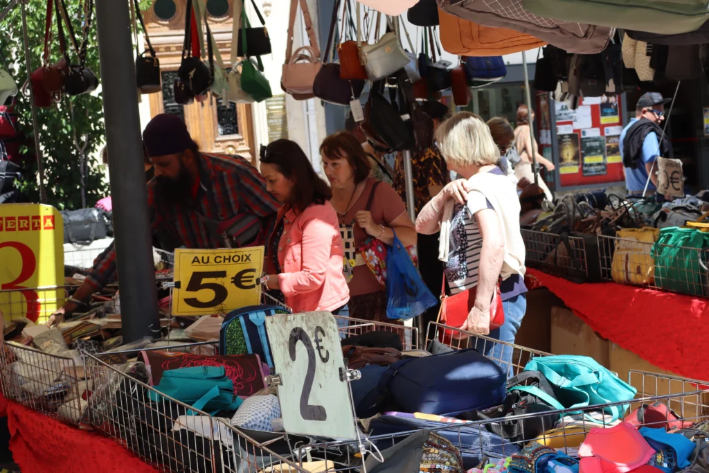 En images : une foule au rendez-vous pour la Braderie de Printemps à Dijon