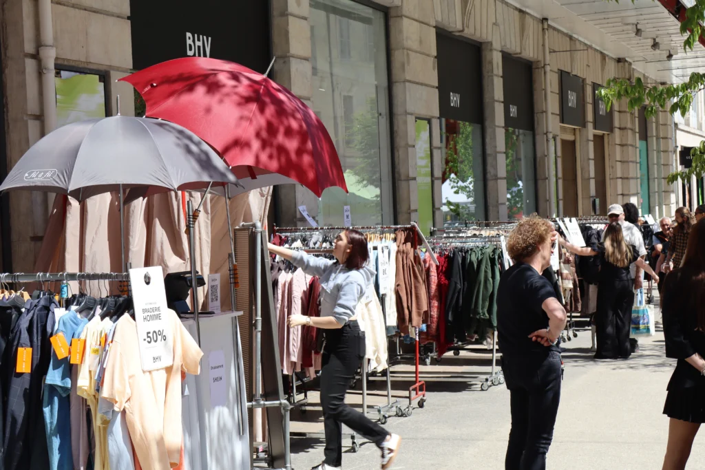 En images : une foule au rendez-vous pour la Braderie de Printemps à Dijon