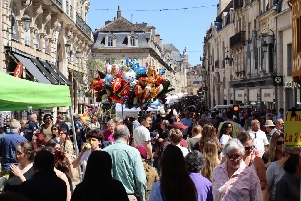 Dijon : la grande braderie de rentrée s’empare du centre-ville ce samedi