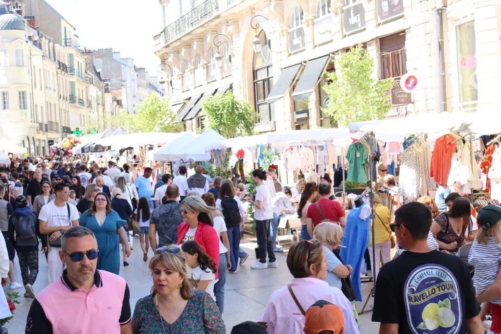 En images : une foule au rendez-vous pour la Braderie de Printemps à Dijon