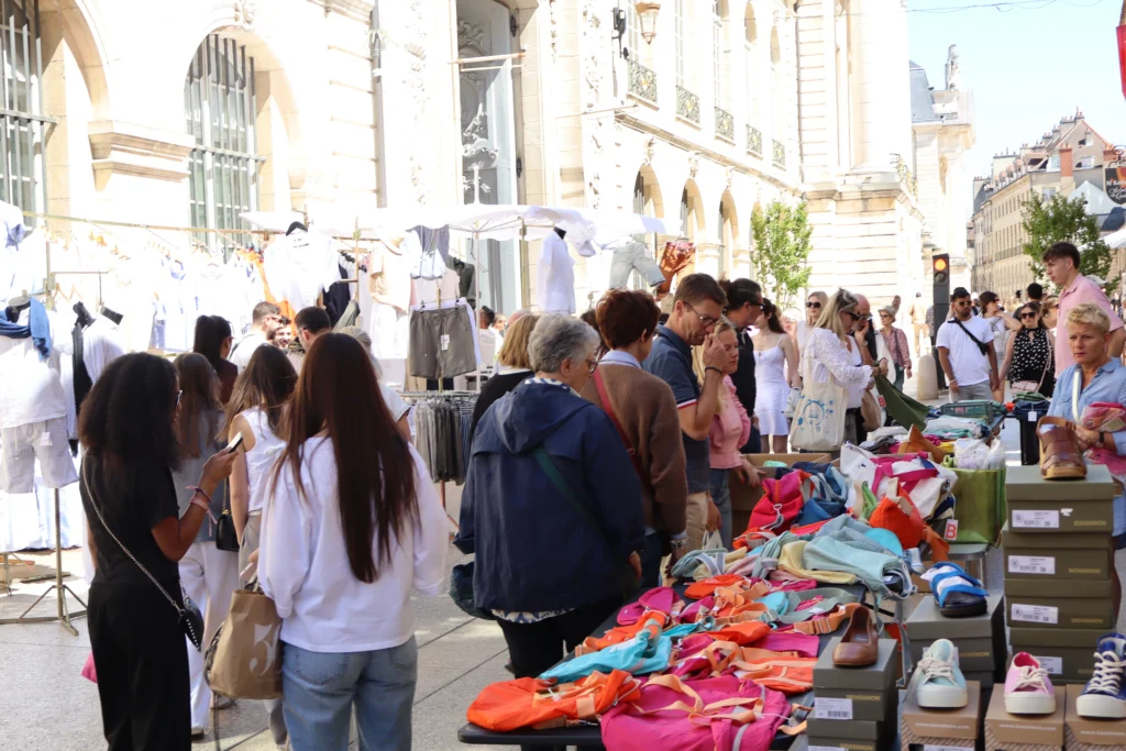 En images : une foule au rendez-vous pour la Braderie de Printemps à Dijon