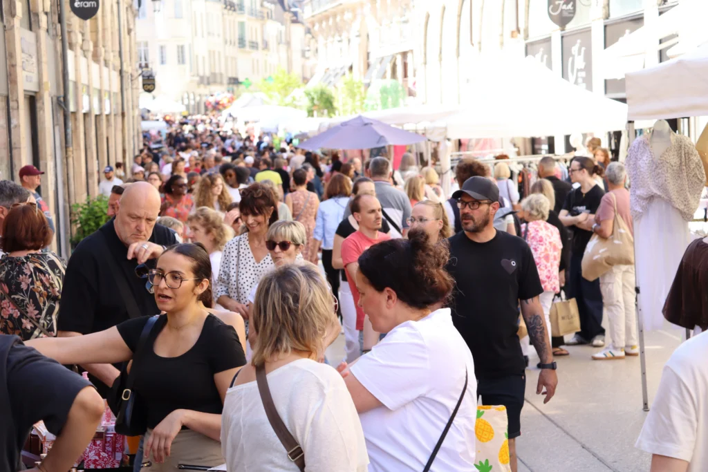 En images : une foule au rendez-vous pour la Braderie de Printemps à Dijon
