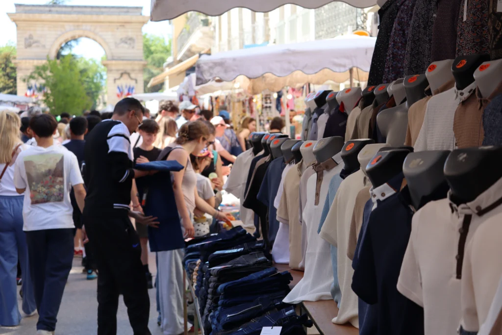 En images : une foule au rendez-vous pour la Braderie de Printemps à Dijon