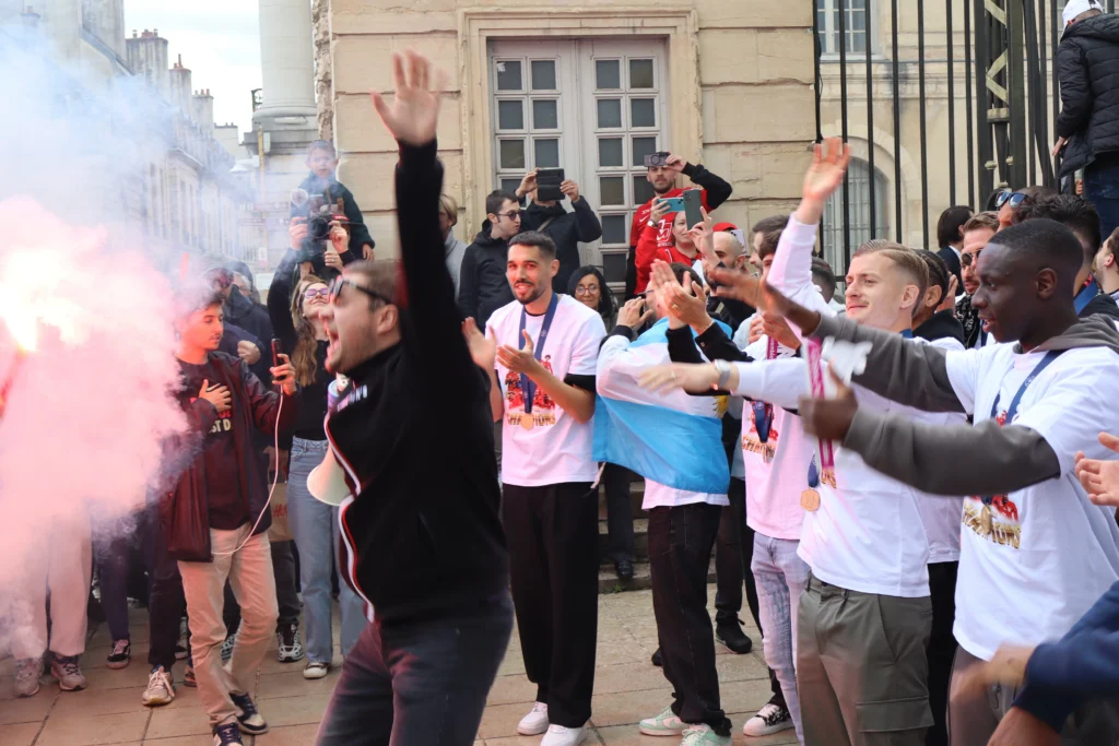 En images : le DFCO prolonge la fête dans le centre-ville de Dijon