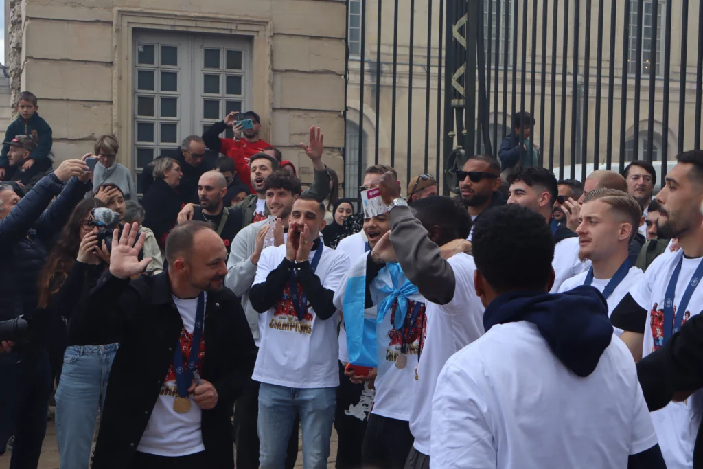 En images : le DFCO prolonge la fête dans le centre-ville de Dijon