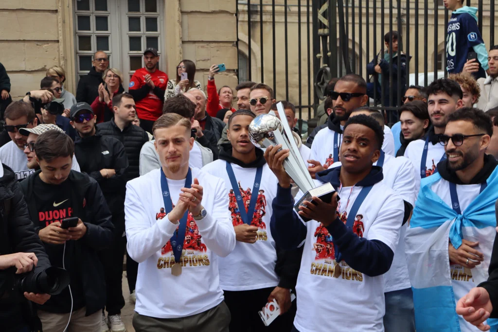 En images : le DFCO prolonge la fête dans le centre-ville de Dijon
