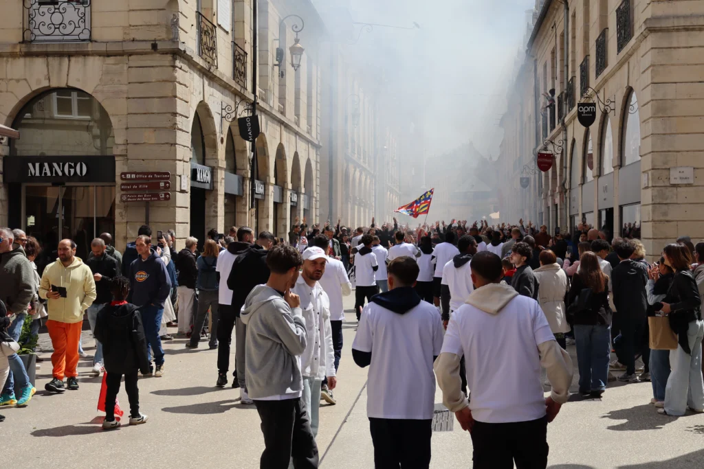 En images : le DFCO prolonge la fête dans le centre-ville de Dijon