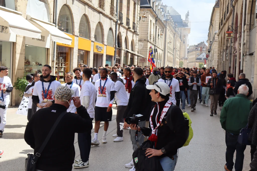 En images : le DFCO prolonge la fête dans le centre-ville de Dijon