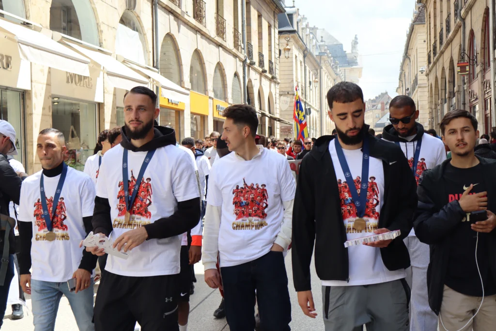 En images : le DFCO prolonge la fête dans le centre-ville de Dijon