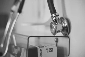 Accès aux soins : l’étude Doctolib-Fondation Jean-Jaurès révèle une France des délais, du renoncement et des parcours contraints