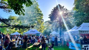 Cet été, BISCROCAMP part en tournée dans les villages de Côte-d’Or