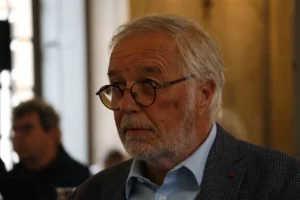 Sénatoriales en Côte-d’Or : François Rebsamen entretient le mystère sur une éventuelle candidature