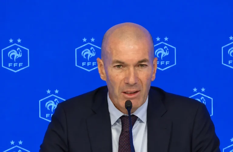 Zinédine Zidane prend les commandes des Bleus : vingt ans après, une nouvelle histoire commence
