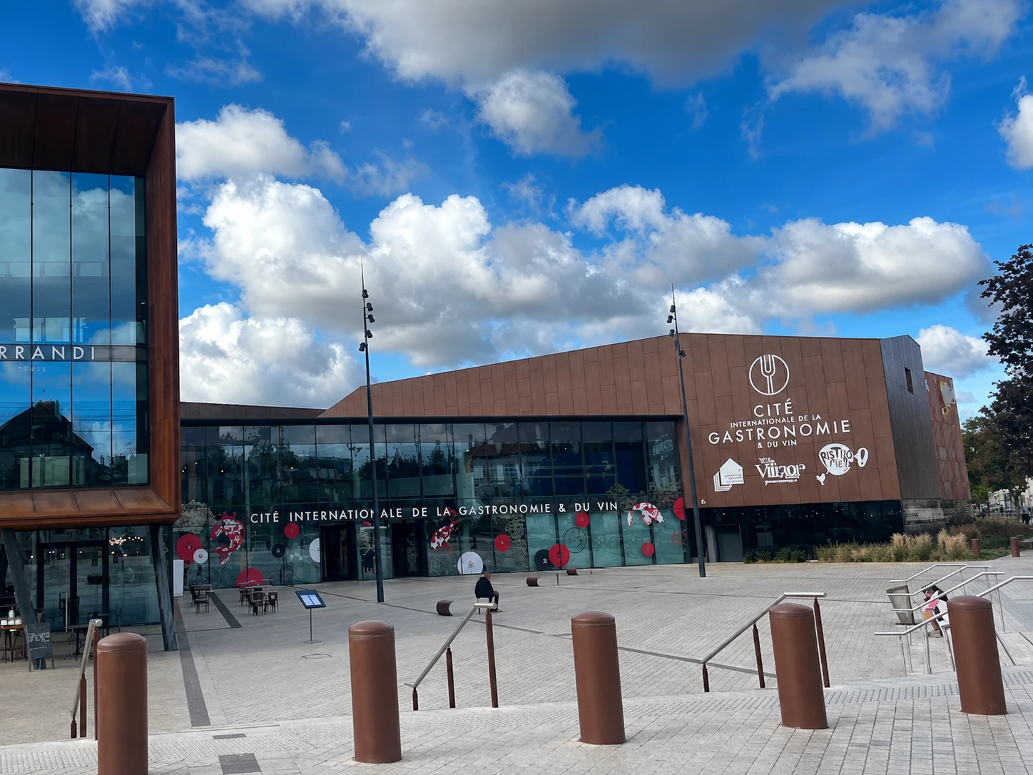 Dijon : enchères du matériel de trois enseignes fermées à la Cité de la gastronomie