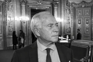 Obsèques de François Patriat : il y aura ceux qui l’aimaient… et ceux qui “devaient être là”