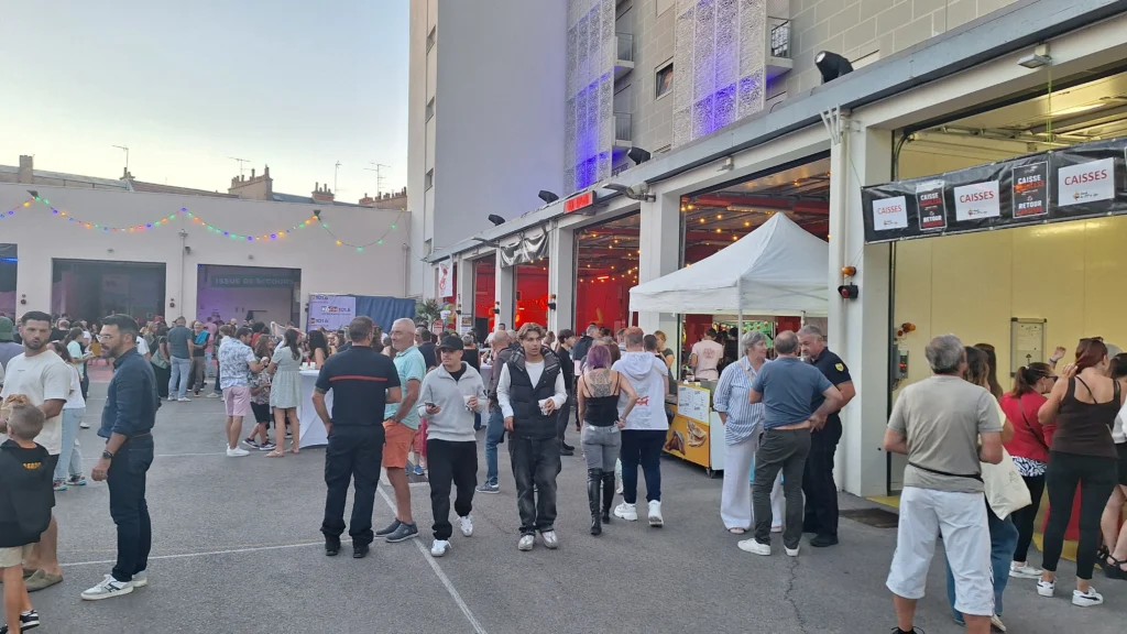 En images – Le Bal des pompiers de Dijon fait une nouvelle fois le plein à la caserne du Transvaal