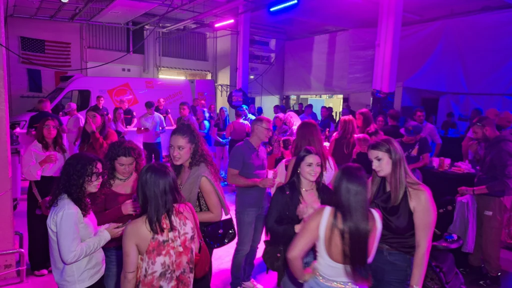 En images – Le Bal des pompiers de Dijon fait une nouvelle fois le plein à la caserne du Transvaal