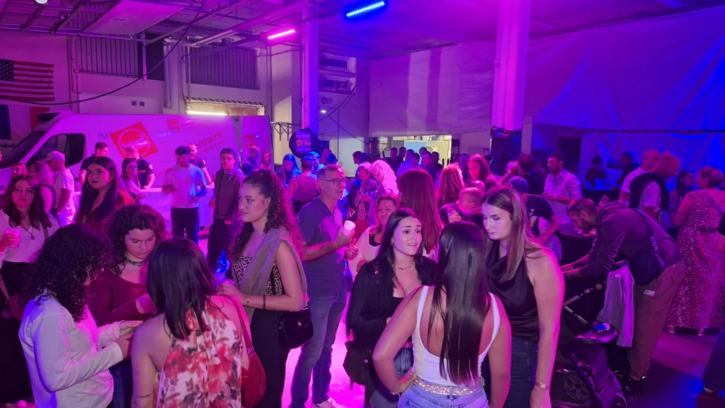 En images – Le Bal des pompiers de Dijon fait une nouvelle fois le plein à la caserne du Transvaal