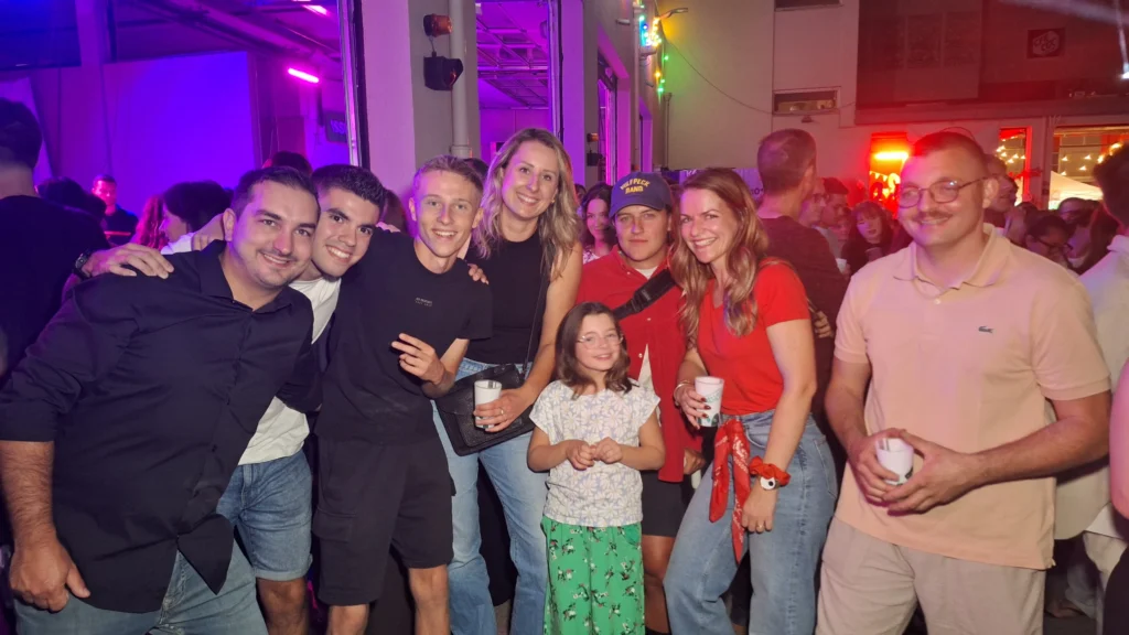 En images – Le Bal des pompiers de Dijon fait une nouvelle fois le plein à la caserne du Transvaal