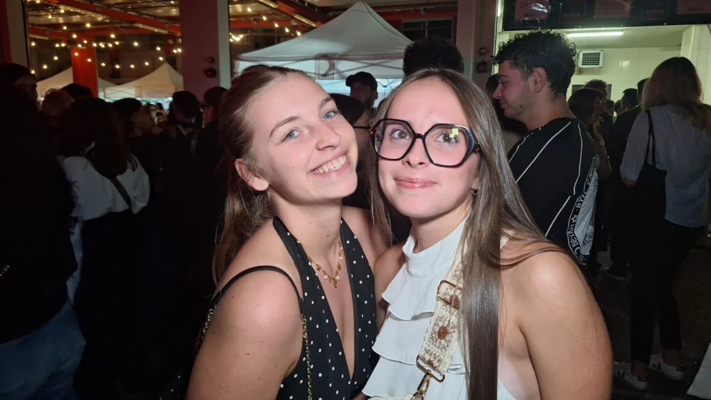 En images – Le Bal des pompiers de Dijon fait une nouvelle fois le plein à la caserne du Transvaal