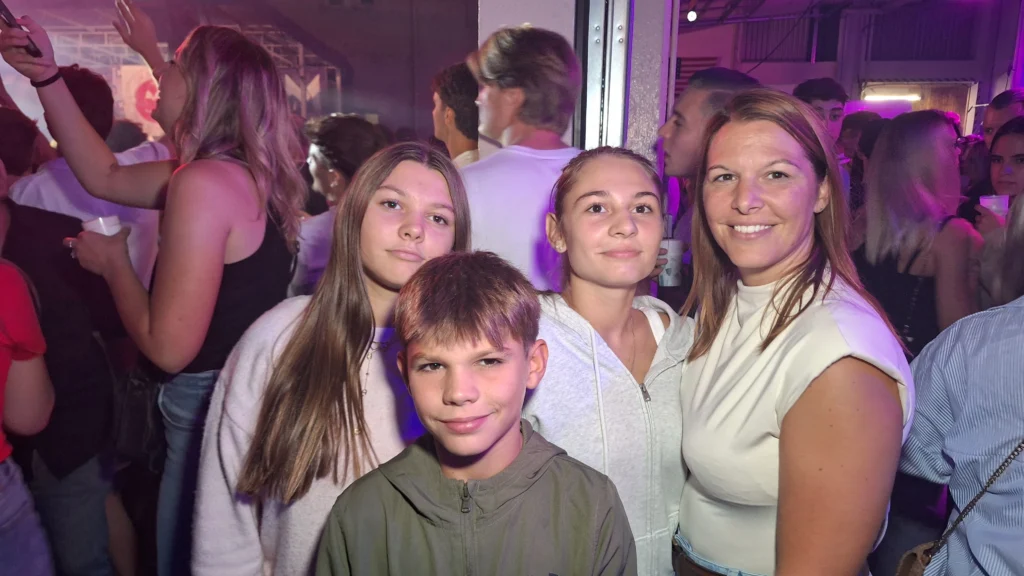En images – Le Bal des pompiers de Dijon fait une nouvelle fois le plein à la caserne du Transvaal