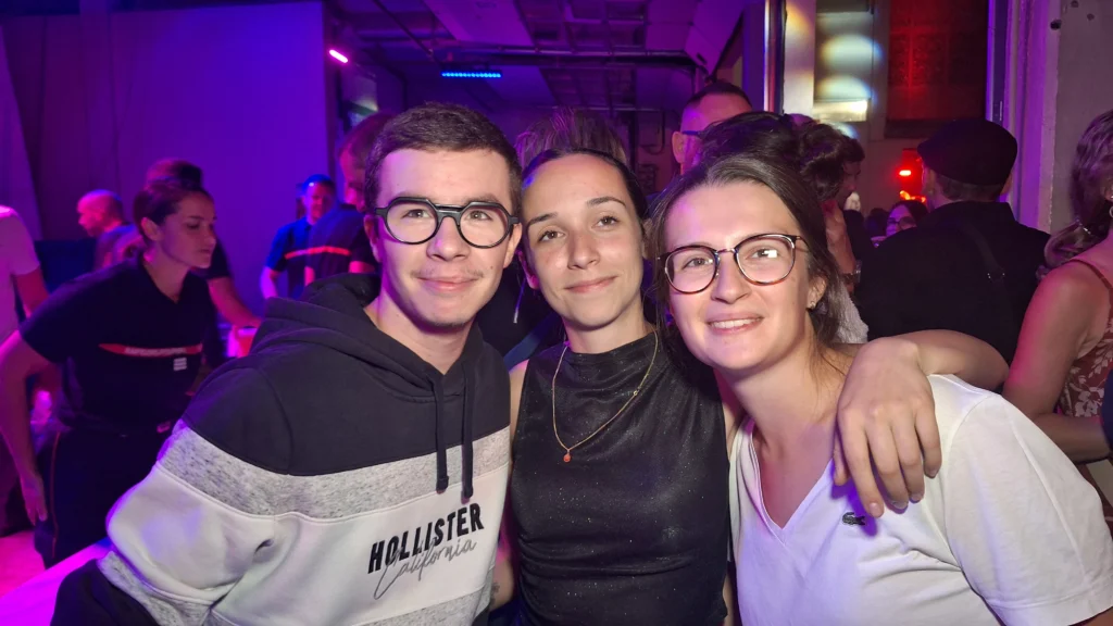 En images – Le Bal des pompiers de Dijon fait une nouvelle fois le plein à la caserne du Transvaal