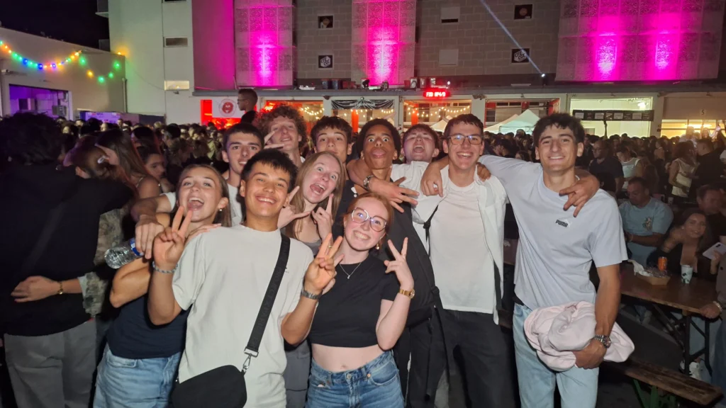 En images – Le Bal des pompiers de Dijon fait une nouvelle fois le plein à la caserne du Transvaal