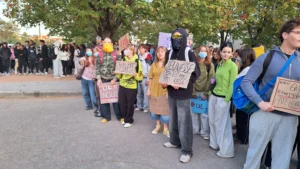 Mobilisation lycéenne : cinq syndicats de l’Éducation appellent les personnels à soutenir les jeunes