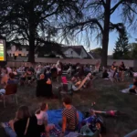 Perrigny-lès-Dijon : une première séance de cinéma en plein air couronnée de succès