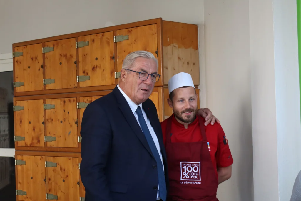 En images : le collège Champollion retrouve ses élèves après l’incendie