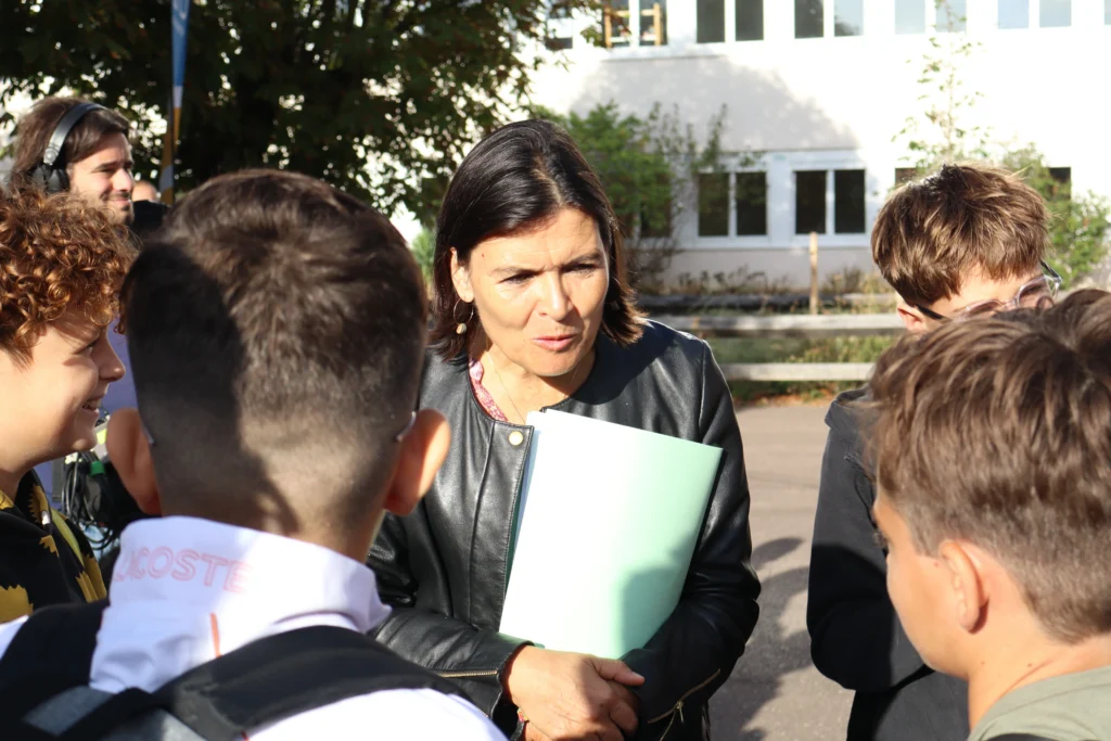 En images : le collège Champollion retrouve ses élèves après l’incendie