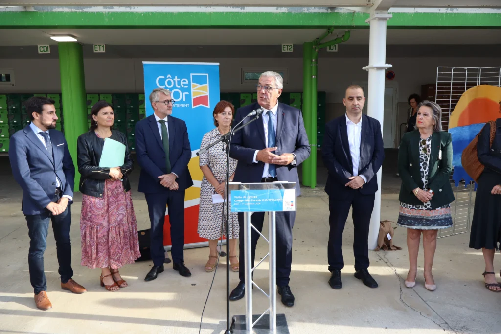 En images : le collège Champollion retrouve ses élèves après l’incendie