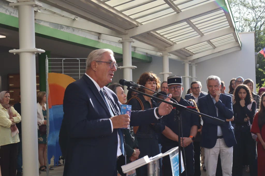 En images : le collège Champollion retrouve ses élèves après l’incendie
