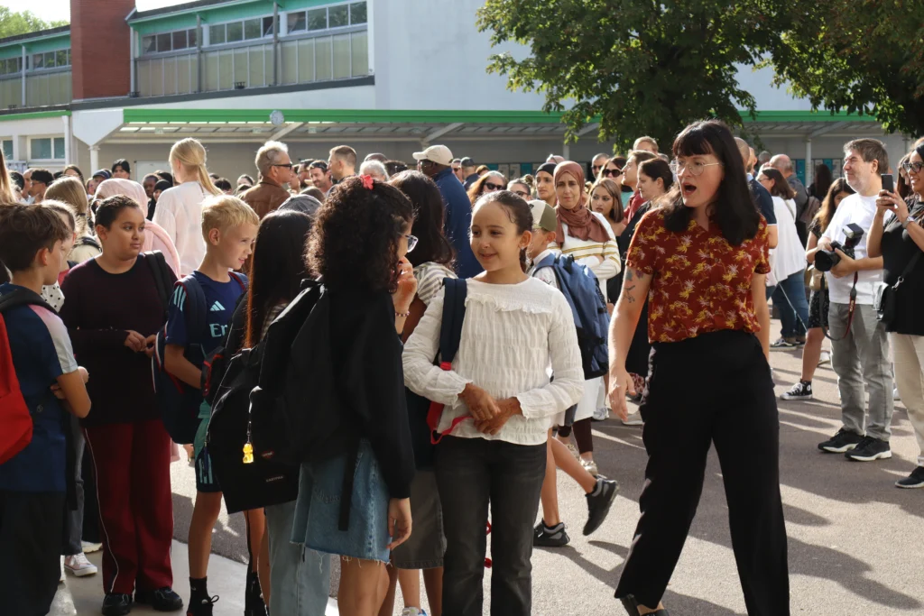 En images : le collège Champollion retrouve ses élèves après l’incendie