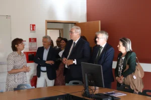 En images : le collège Champollion retrouve ses élèves après l’incendie