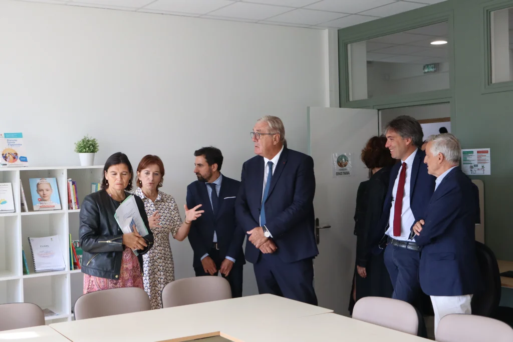 En images : le collège Champollion retrouve ses élèves après l’incendie