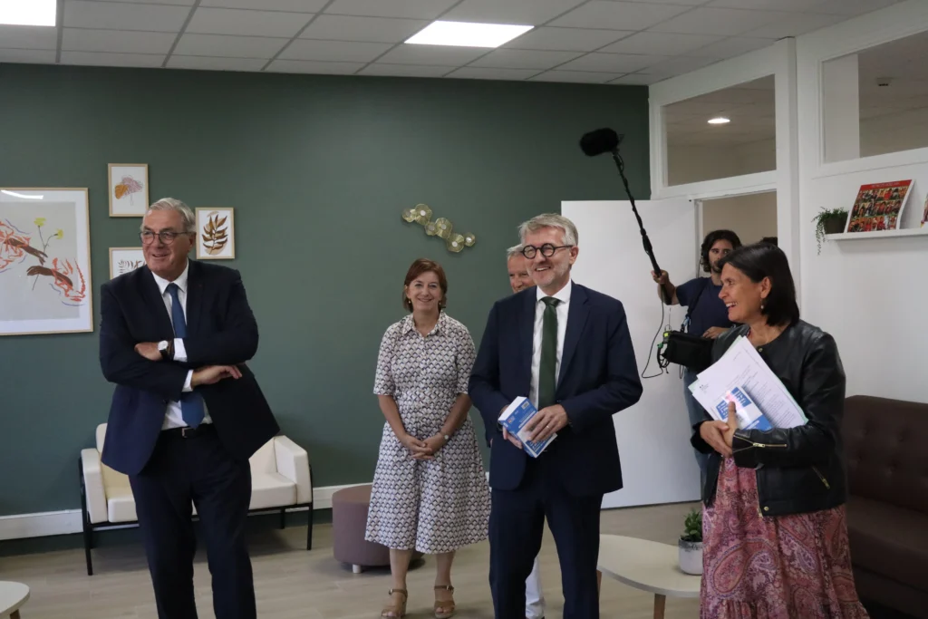En images : le collège Champollion retrouve ses élèves après l’incendie