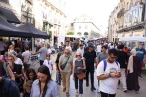 À Dijon, une braderie de rentrée animée mais des acheteurs plus prudents