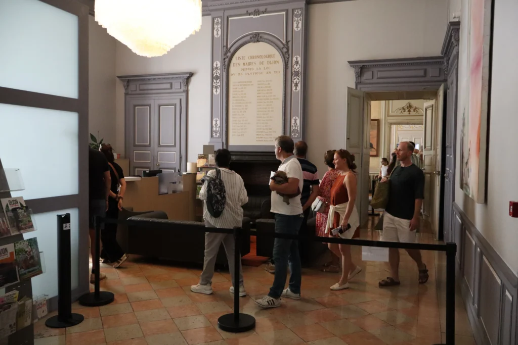 En images : une foule nombreuse à la mairie de Dijon pour les Journées du patrimoine