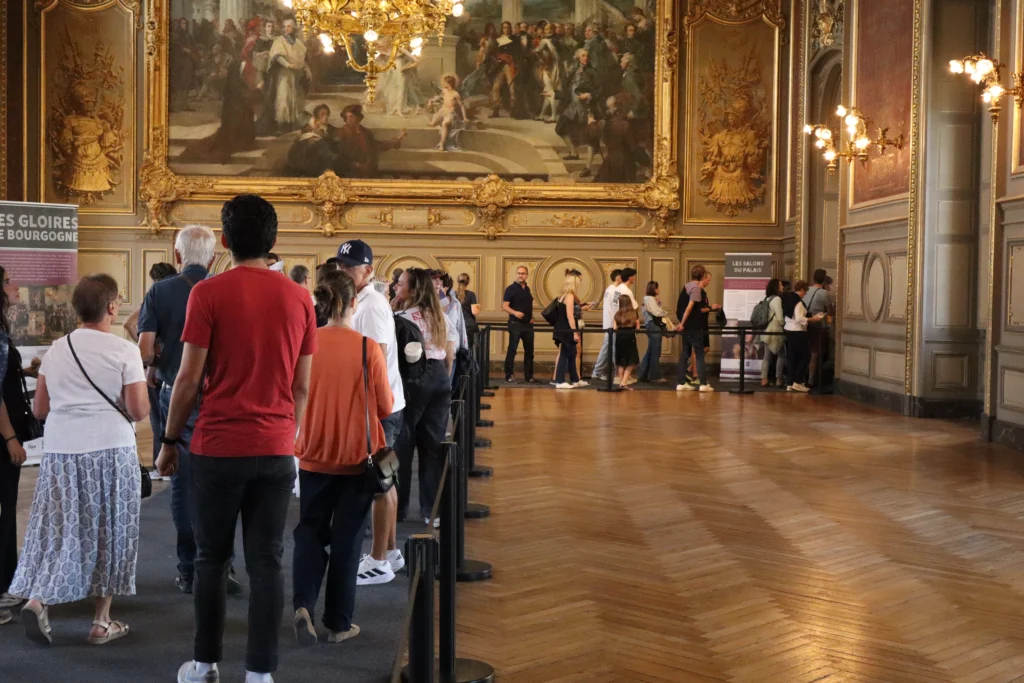 En images : une foule nombreuse à la mairie de Dijon pour les Journées du patrimoine