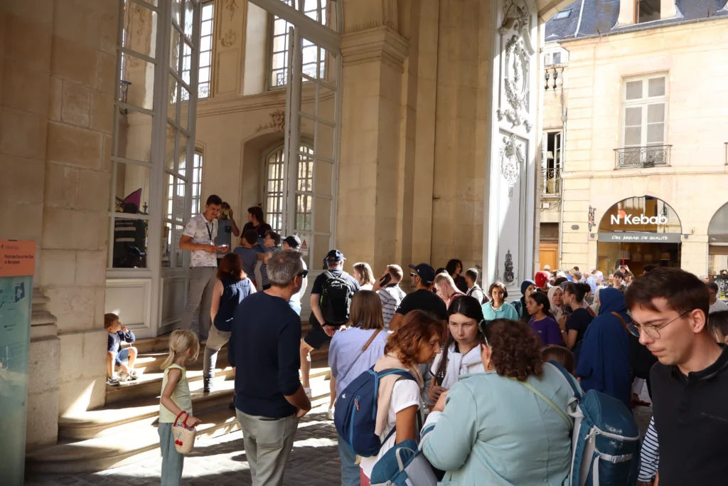 En images : une foule nombreuse à la mairie de Dijon pour les Journées du patrimoine