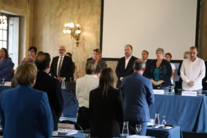 Dijon : le conseil municipal s’ouvre par un hommage solennel à cinq figures disparues cet été