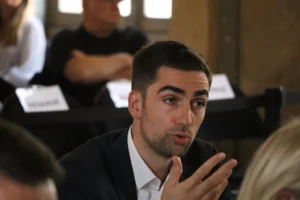 Conseil municipal de Dijon : Axel Sibert compare la Cité de la gastronomie au « Titanic », la majorité contre-attaque