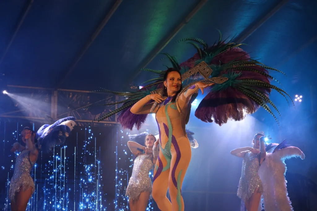 Dijon : le French Cancan fait vibrer le Port du Canal